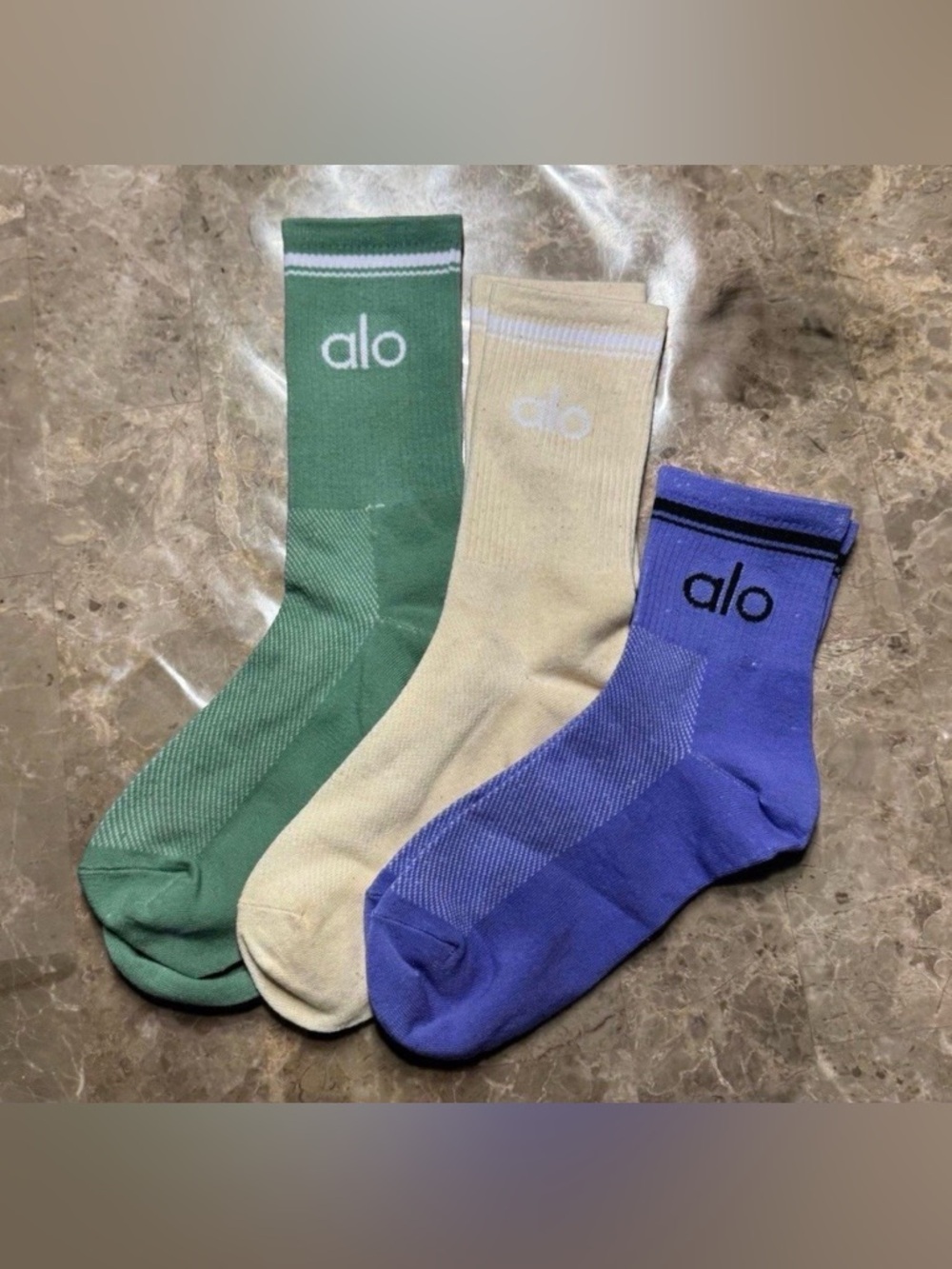 New Women’s Alo Socks 
Packaging states size Large but they fit sizes 6-11 - Picture 3 of 3